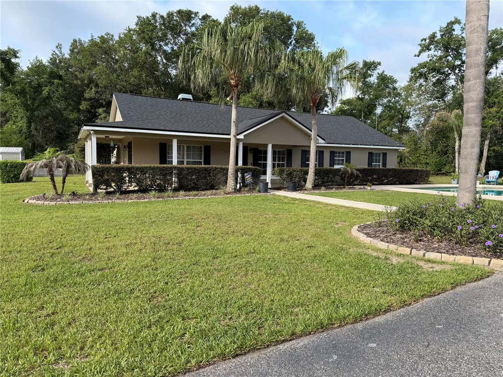 Photo of 22000 Winterwillow Lane, Eustis, FL 32736 (MLS # G5113472)