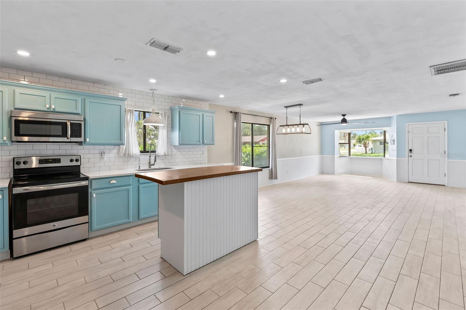 1245 MARDRAKE ROAD