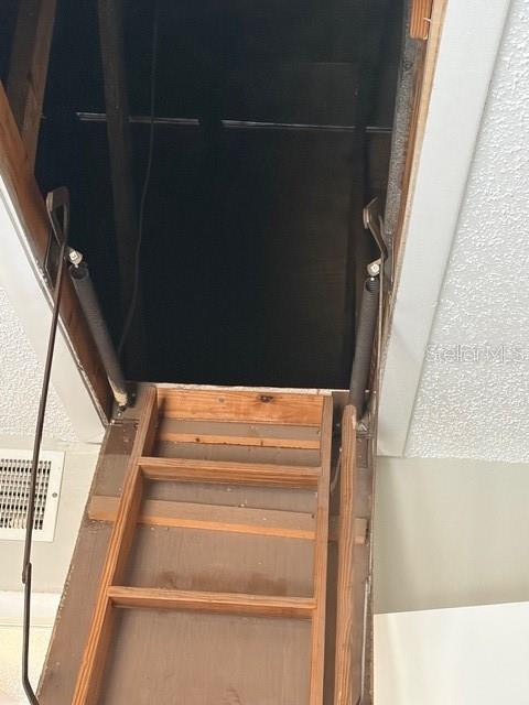 HILL CREST VILLAS - Residential