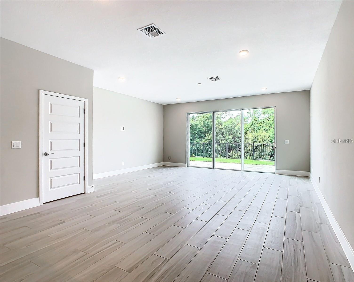 SPECTRUM AT REUNION PH 2 - Residential Lease