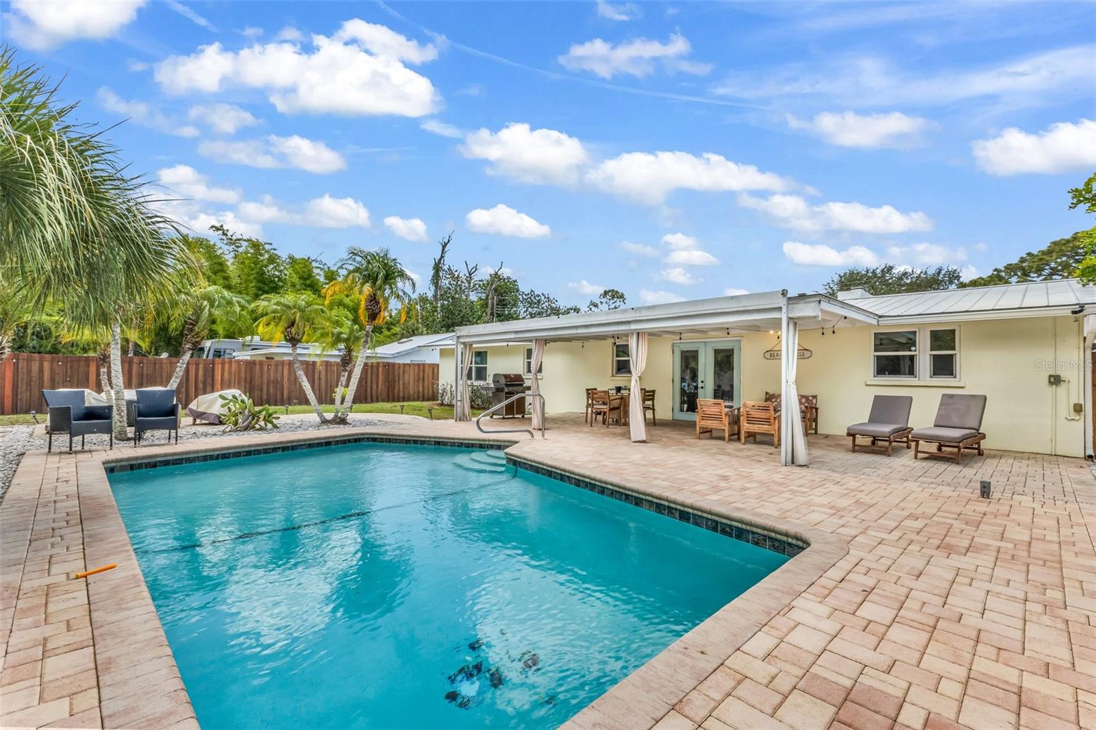 1664 LAKEVIEW PLACE
