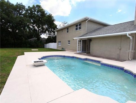 A home in WINTER HAVEN