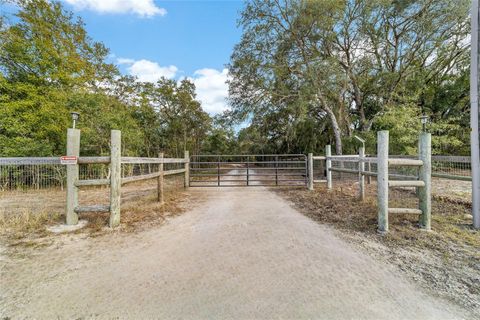 A home in DUNNELLON