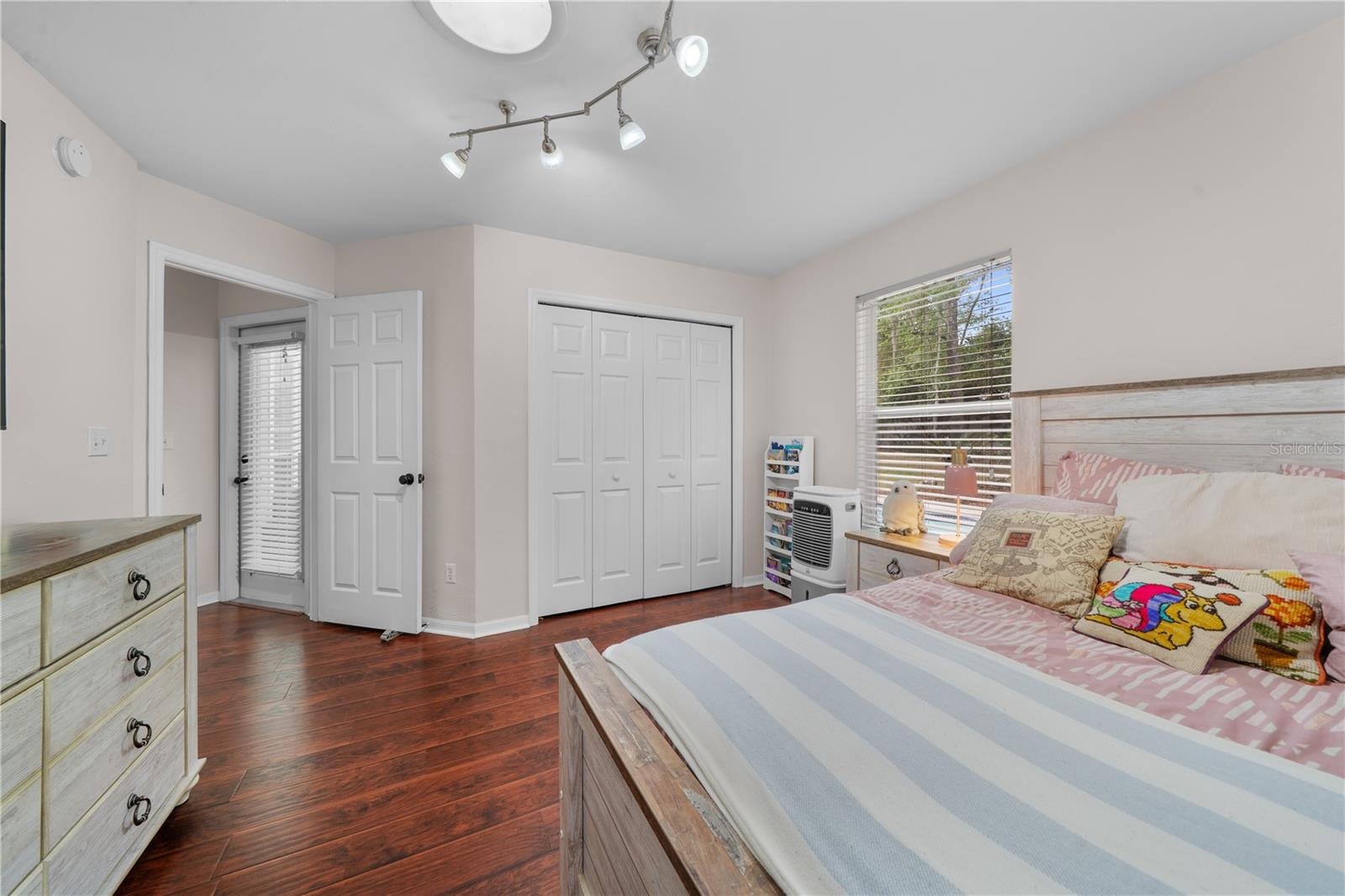 OAK GLEN PH I - Residential