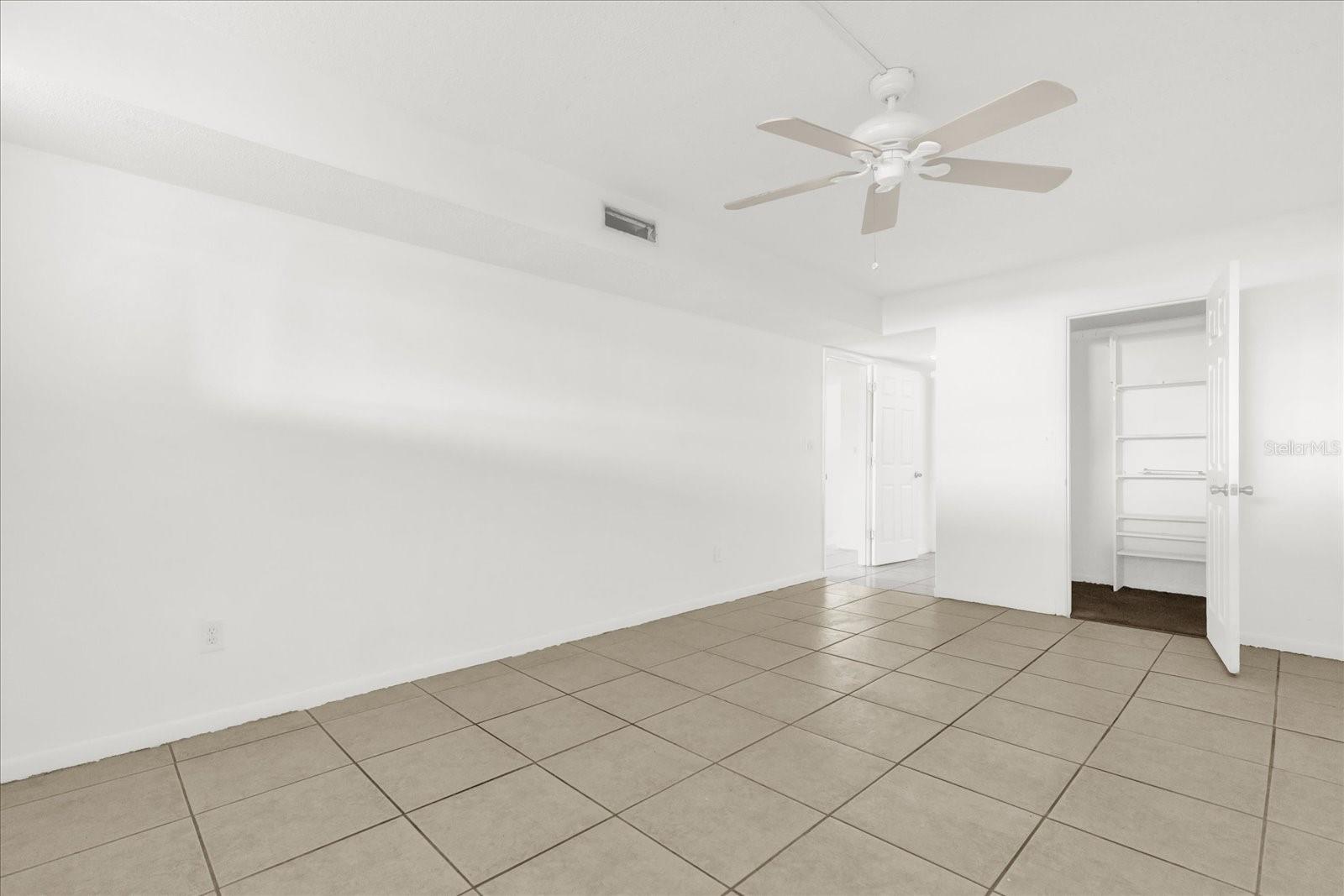 WILLOW LAKE BLDG 5 CONDO - Residential