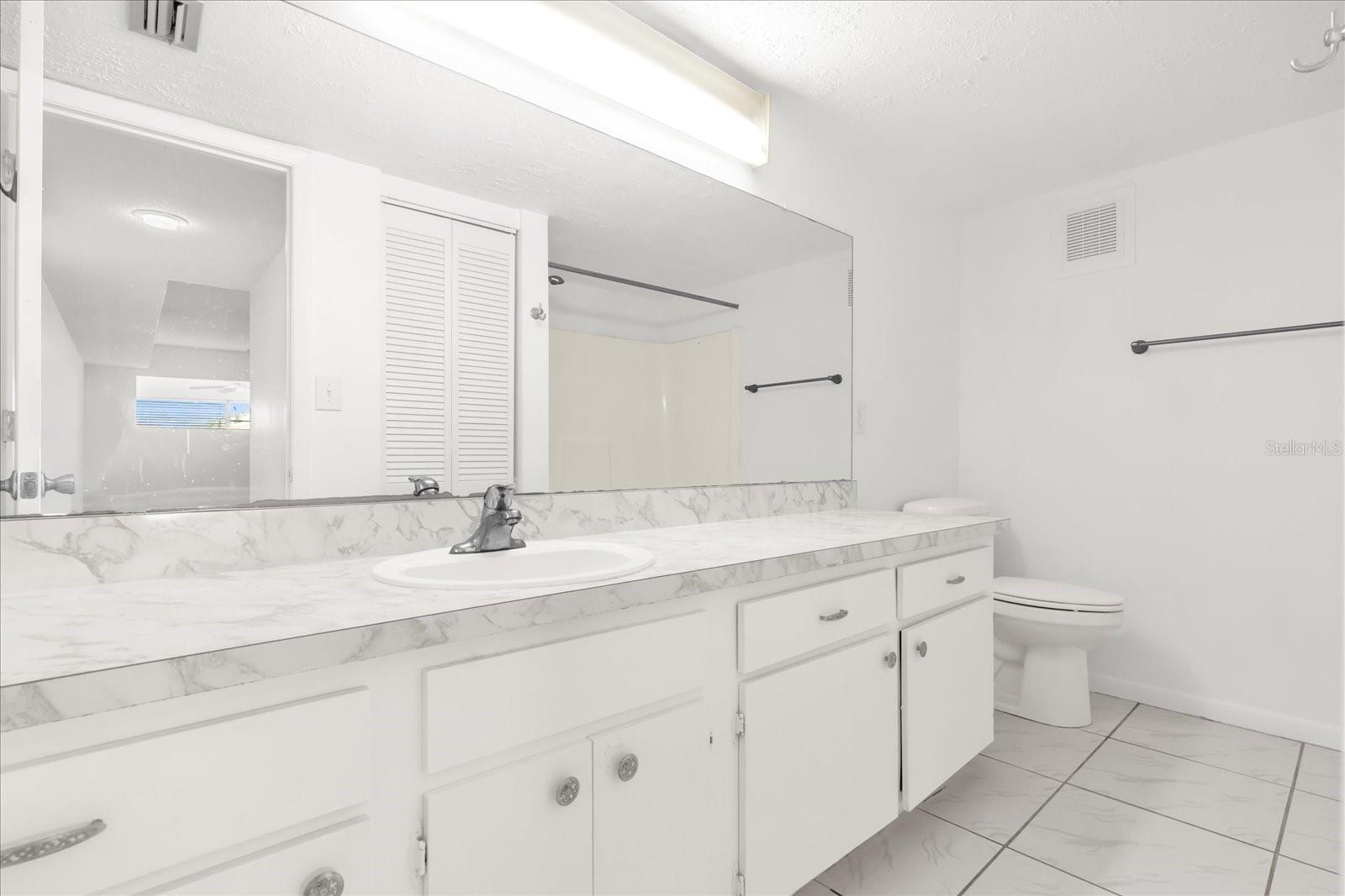 WILLOW LAKE BLDG 5 CONDO - Residential