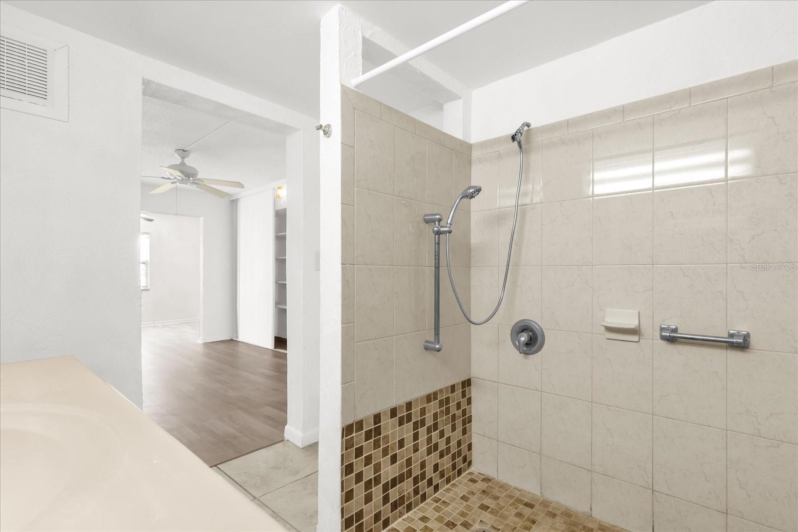 WILLOW LAKE BLDG 5 CONDO - Residential