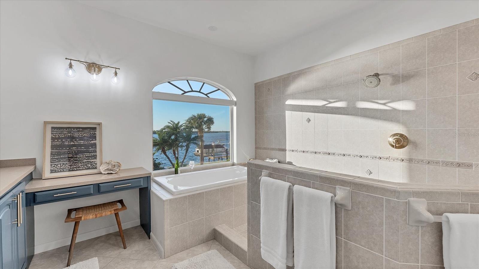 PALM POINT - Residential