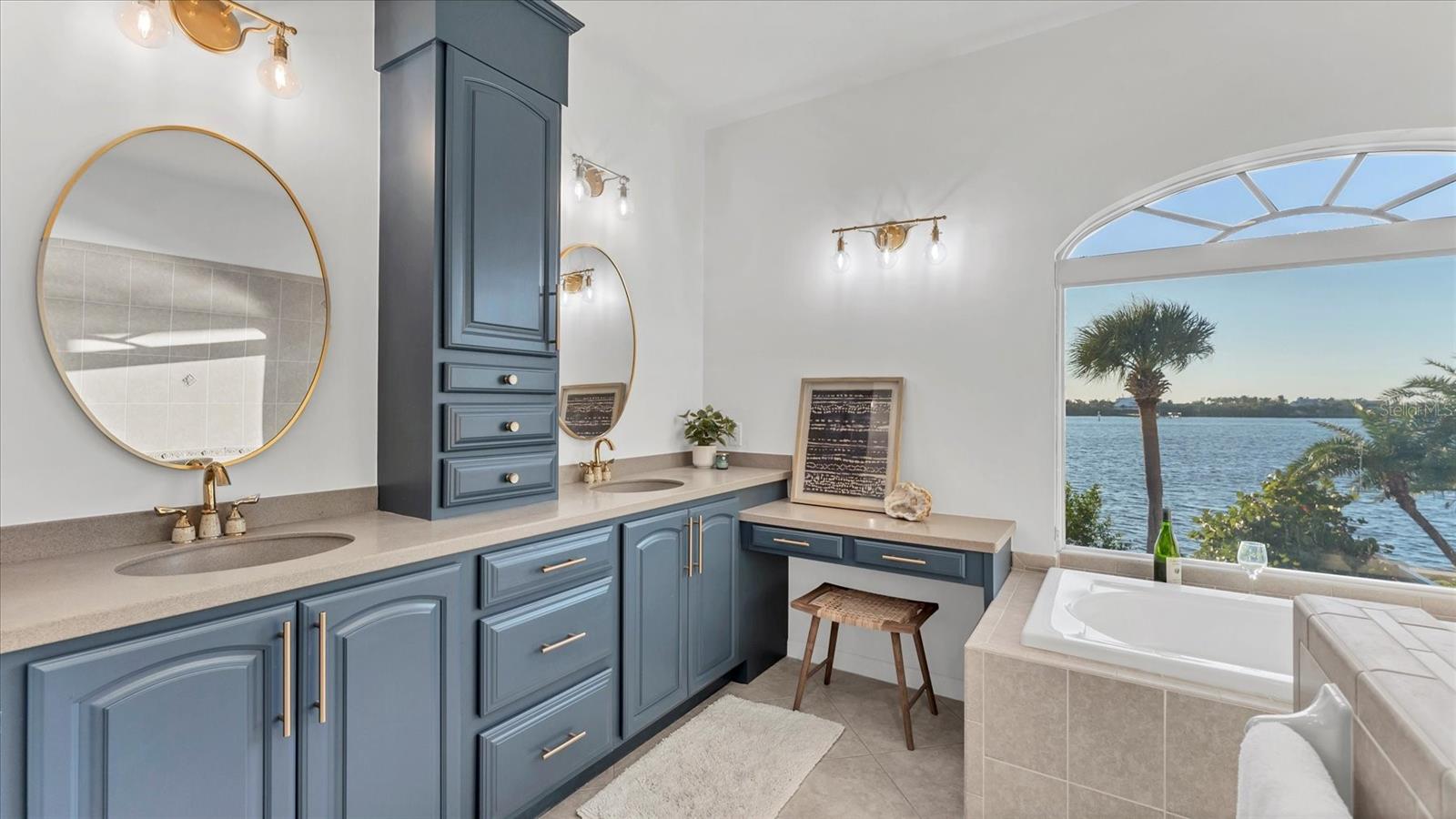 PALM POINT - Residential