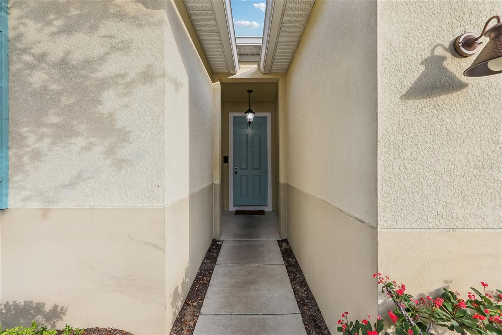 1689 STRATHMORE CIRCLE