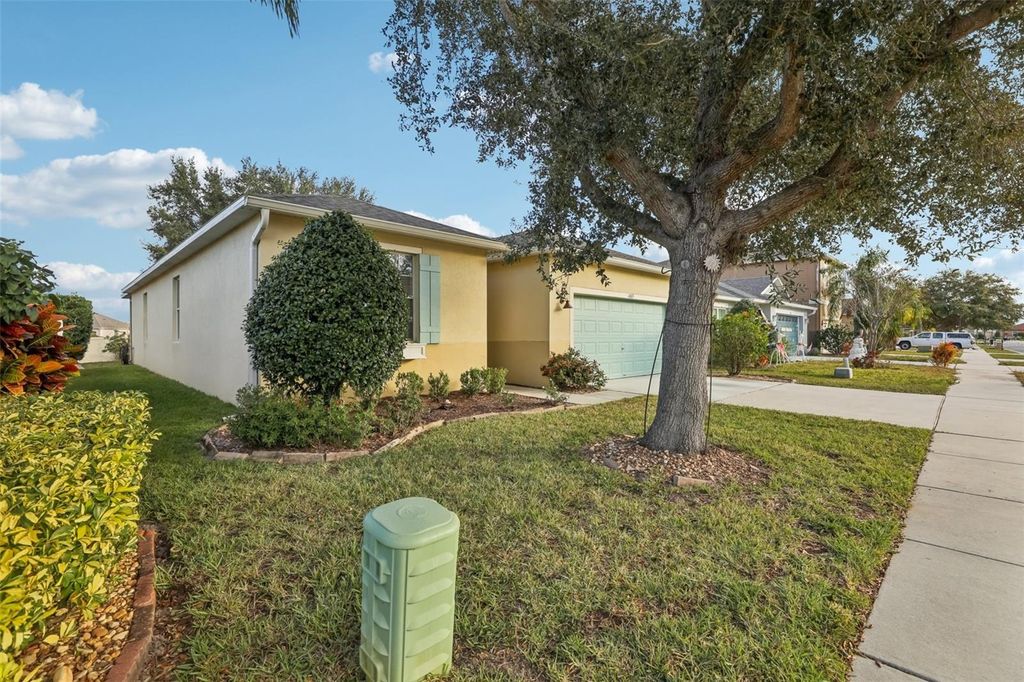 Photo of 1689 Strathmore Circle, Mount Dora, FL 32757 (MLS # G5105897)