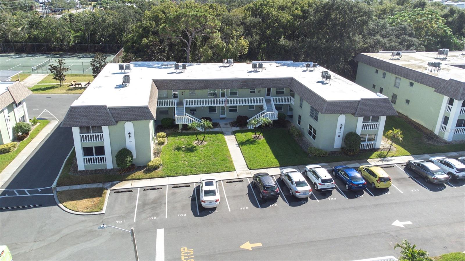 GREEN DOLPHIN PARK CONDO - Residential