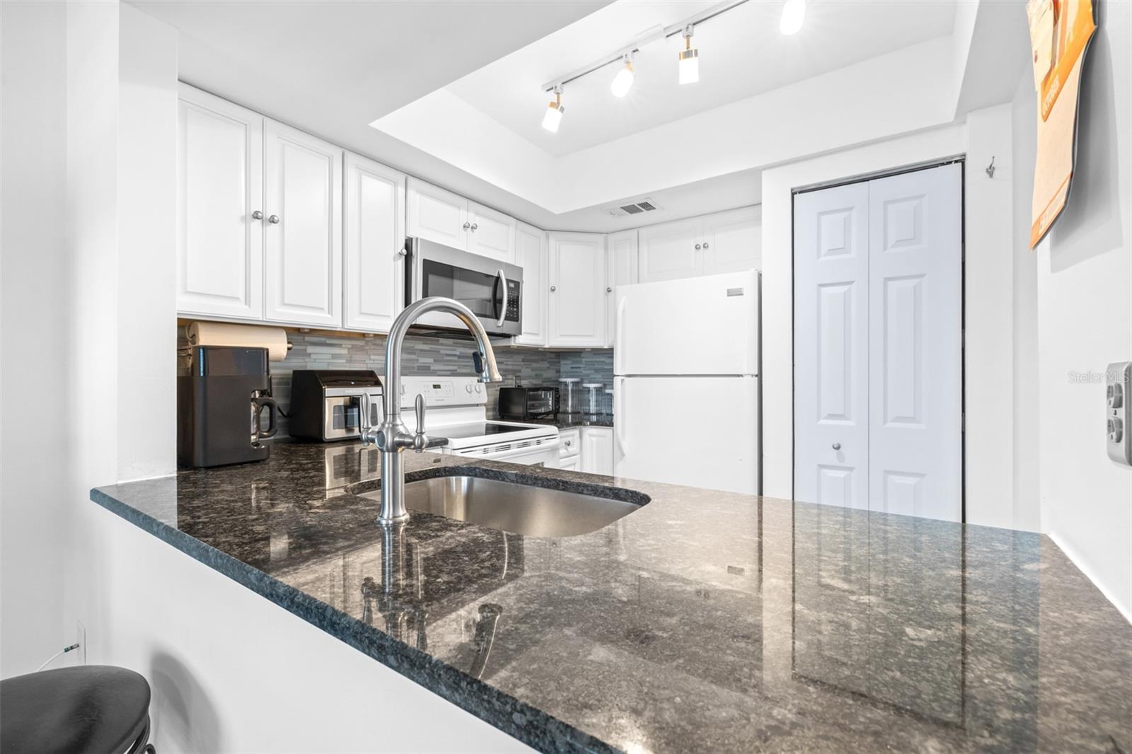 GREEN DOLPHIN PARK CONDO - Residential