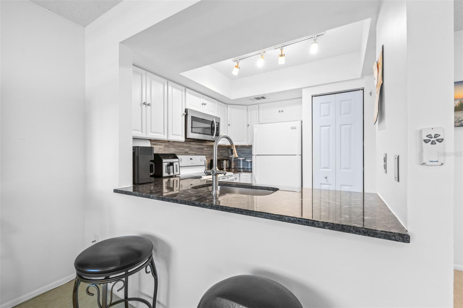 GREEN DOLPHIN PARK CONDO - Residential