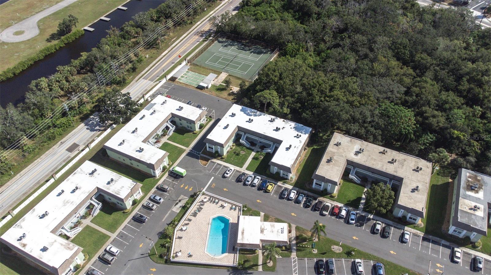 GREEN DOLPHIN PARK CONDO - Residential