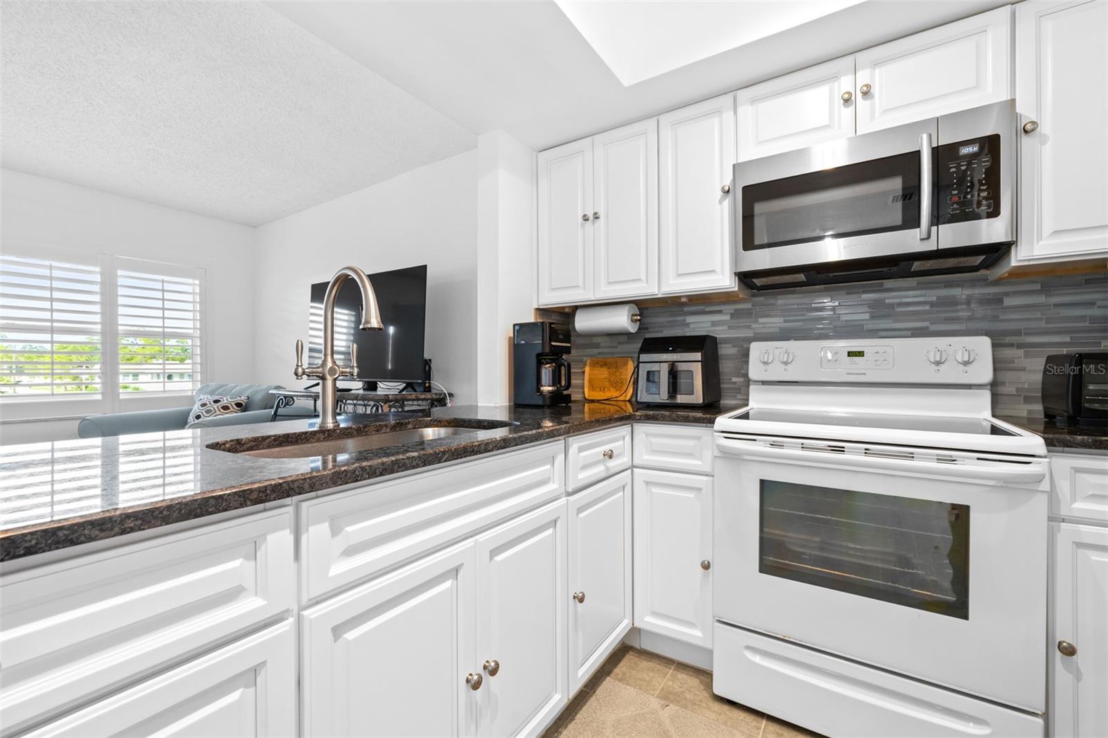 GREEN DOLPHIN PARK CONDO - Residential