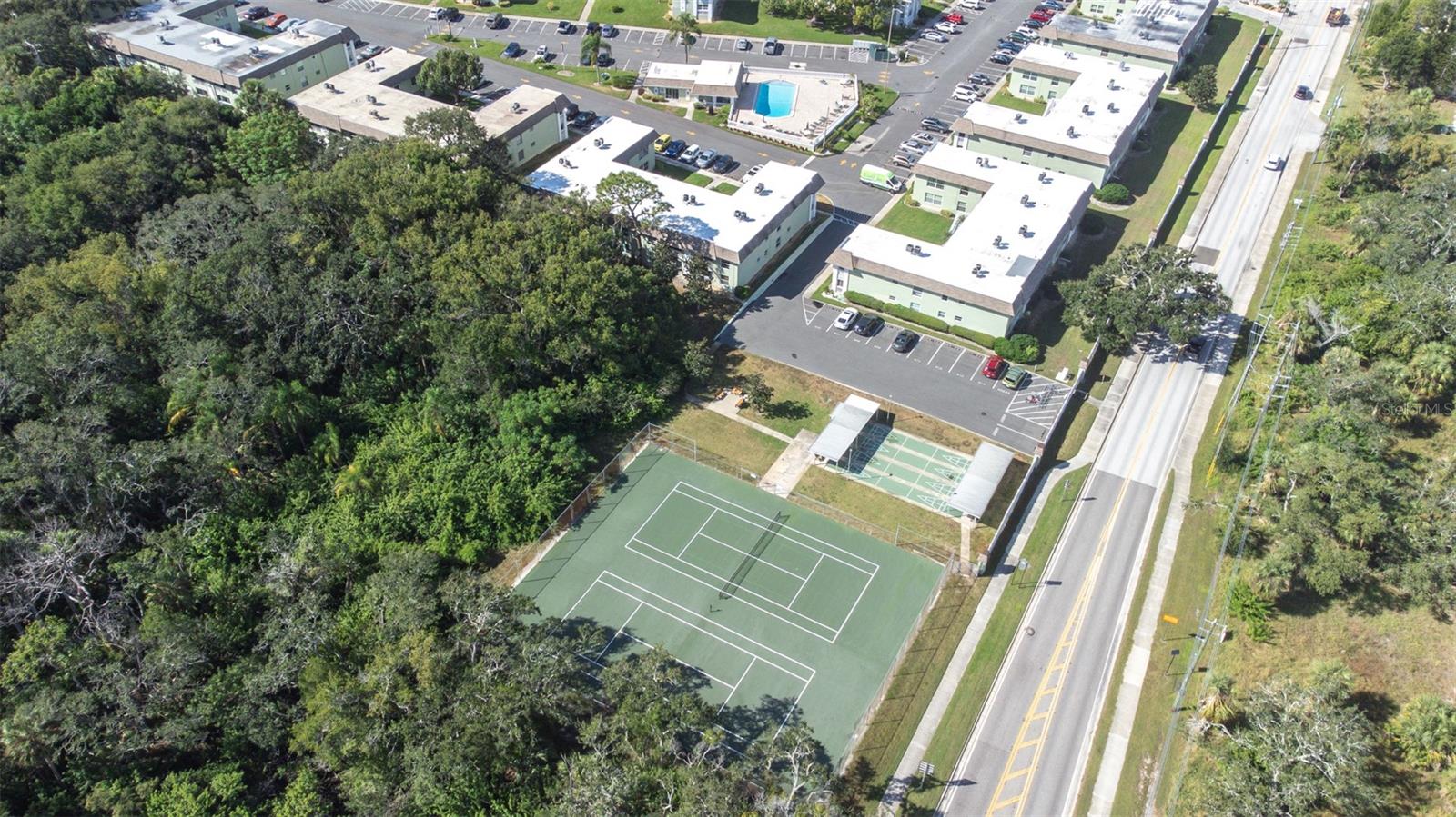 GREEN DOLPHIN PARK CONDO - Residential