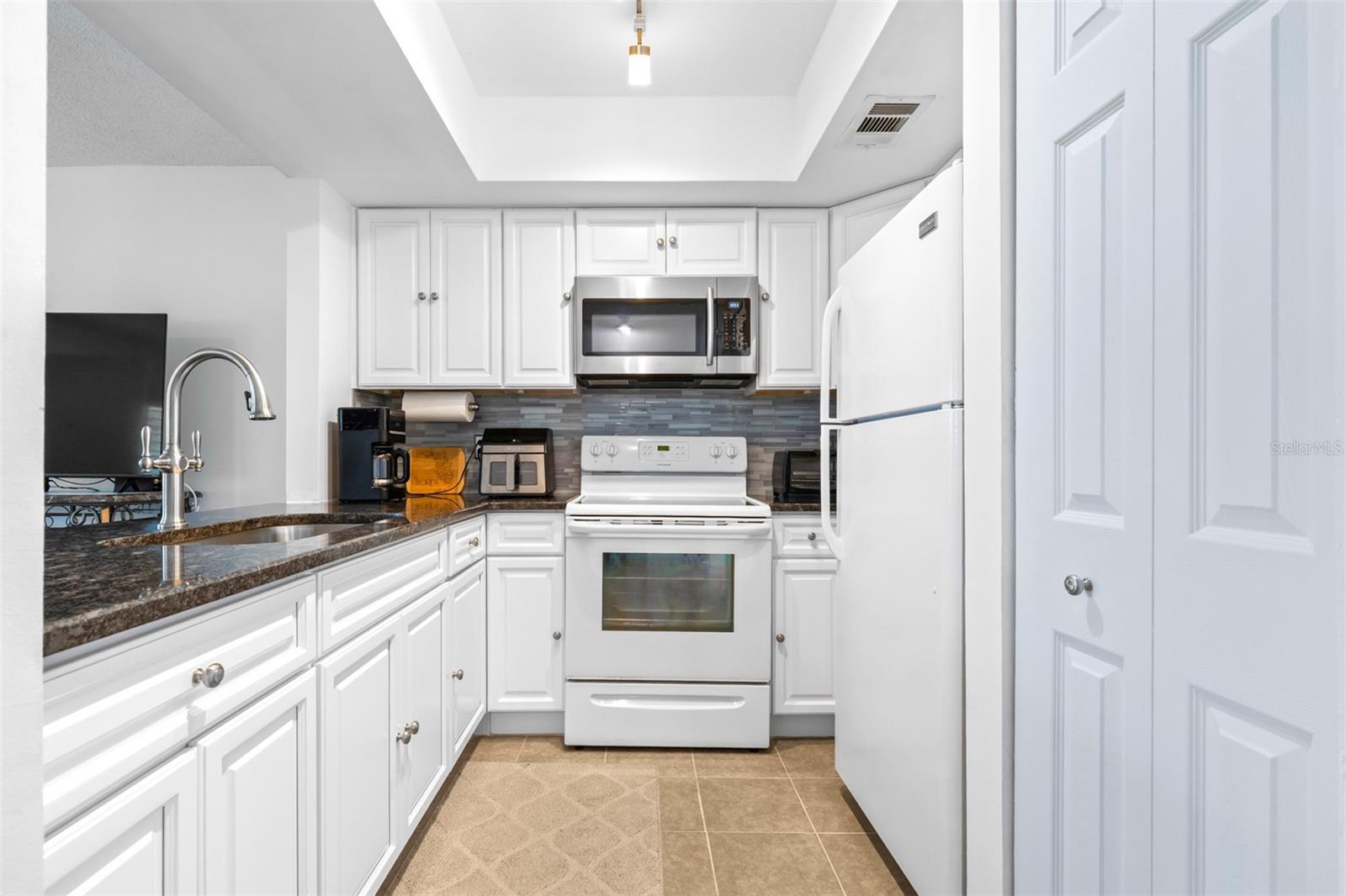 GREEN DOLPHIN PARK CONDO - Residential