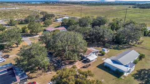 A home in LAKE WALES