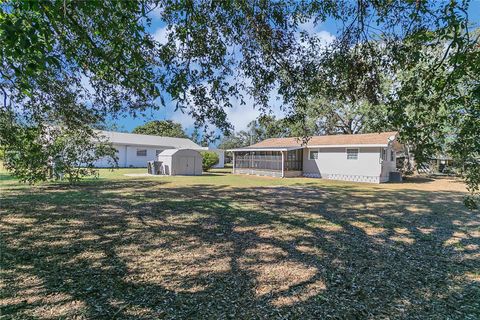 A home in LAKE WALES