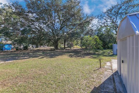 A home in LAKE WALES