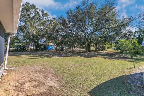 A home in LAKE WALES