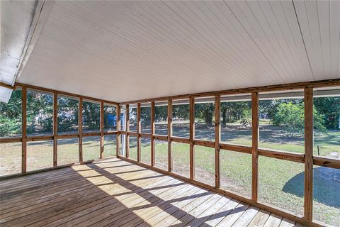 A home in LAKE WALES