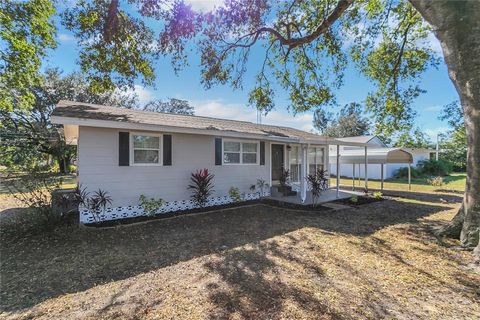 A home in LAKE WALES