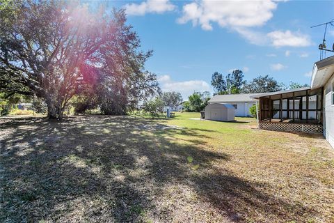 A home in LAKE WALES