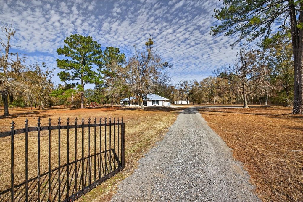 Photo of 3518 NE 159th Place, Gainesville, FL 32609 (MLS # GC536938)