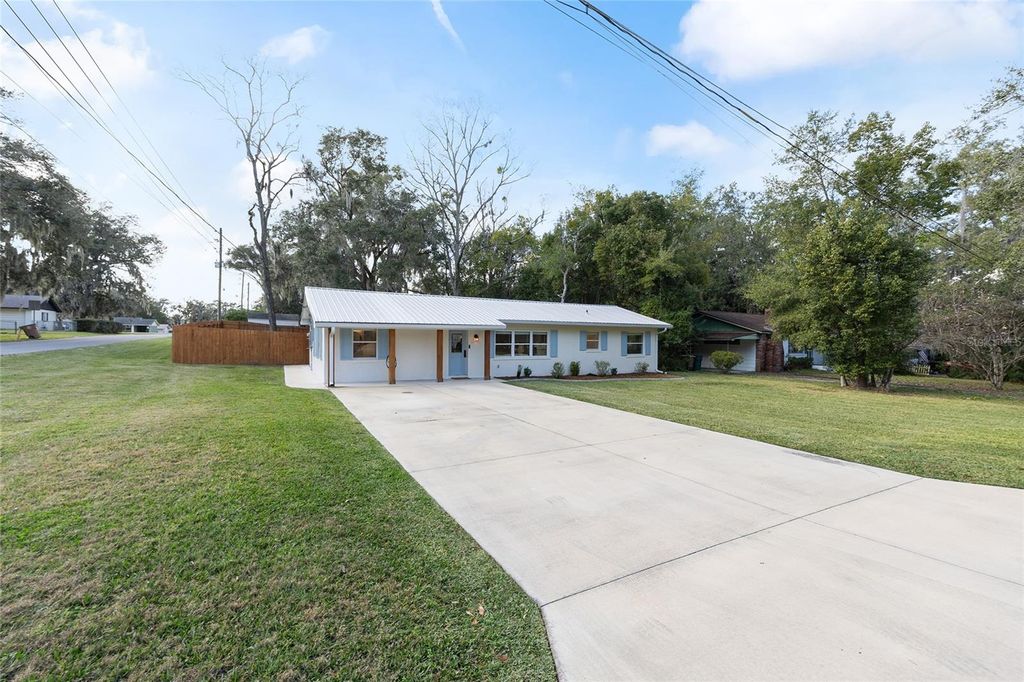 Photo of 524 SE 31st Avenue, Ocala, FL 34471 (MLS # OM715976)