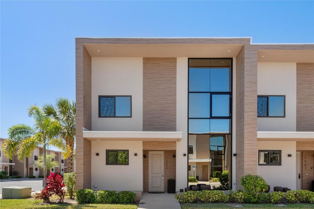 Photo of 7580 Brooklyn Drive, Kissimmee, FL 34747 (MLS # O6362219)