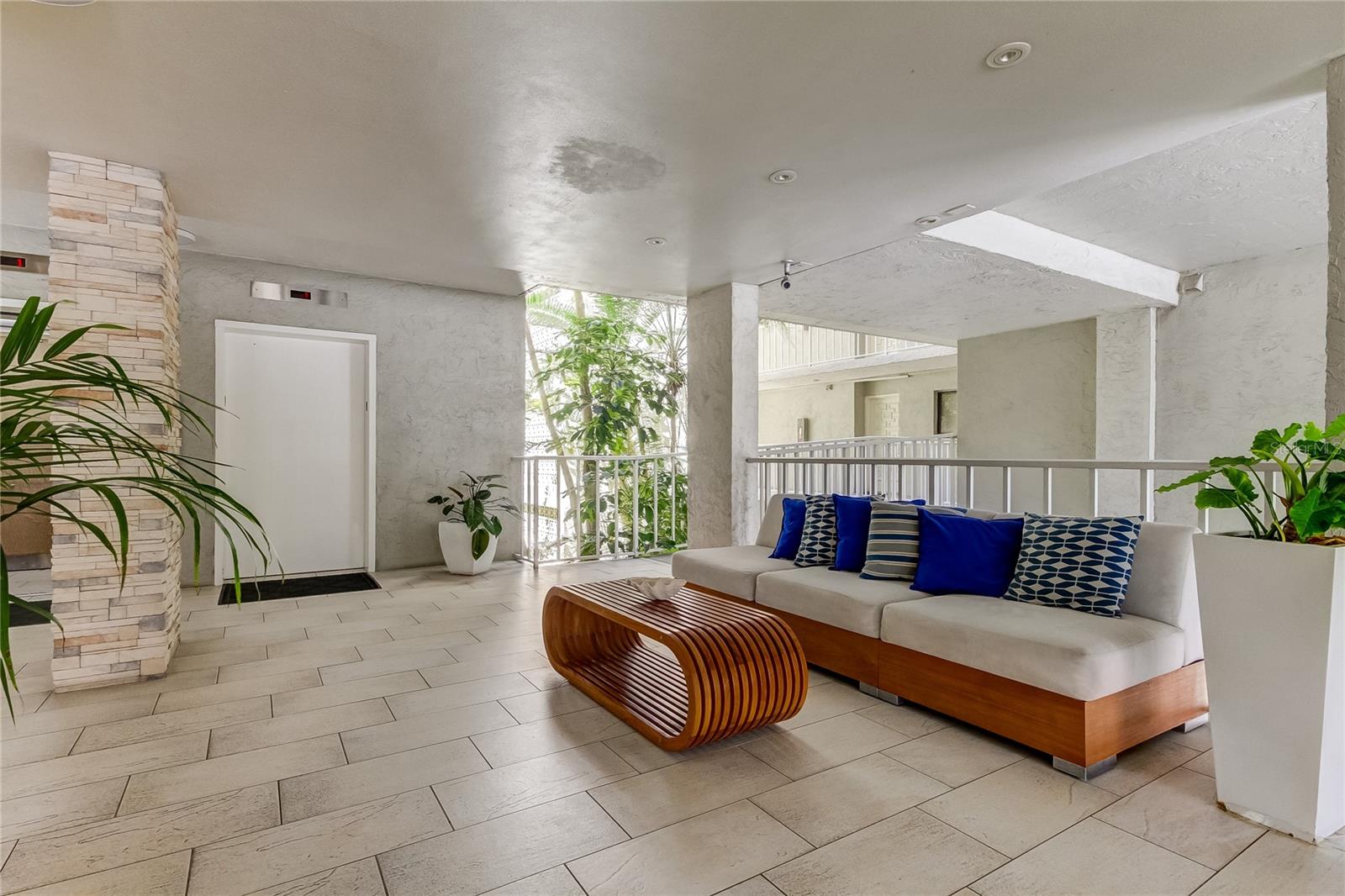 HARBOR BLUFFS WATERFRONT CONDO - Residential Lease