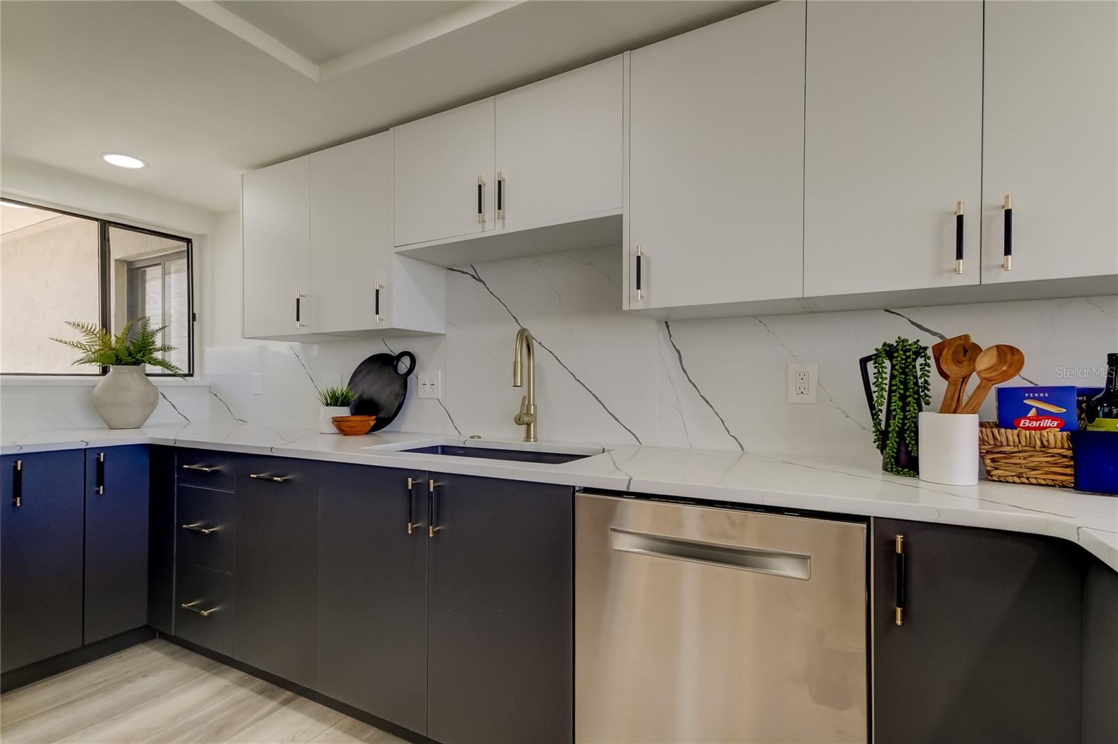 HARBOR BLUFFS WATERFRONT CONDO - Residential Lease