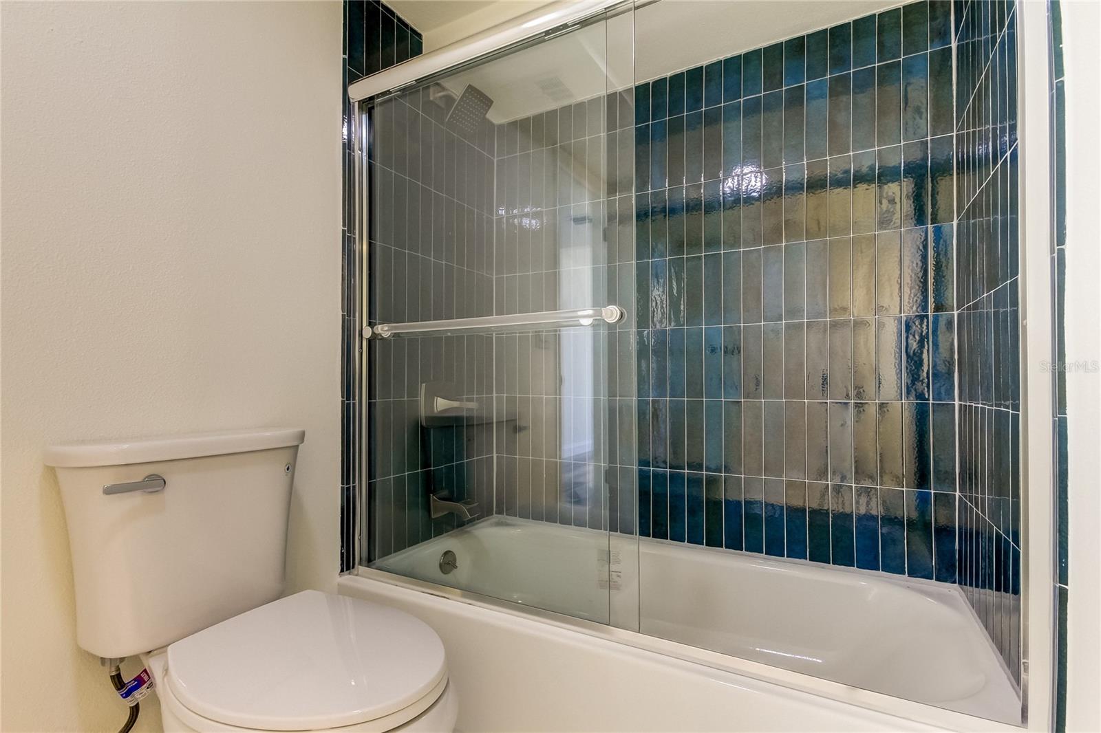 HARBOR BLUFFS WATERFRONT CONDO - Residential Lease