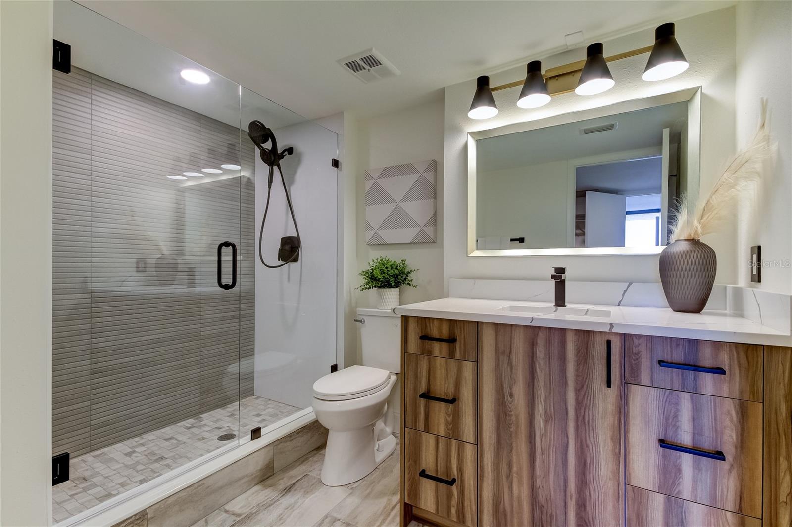 HARBOR BLUFFS WATERFRONT CONDO - Residential Lease