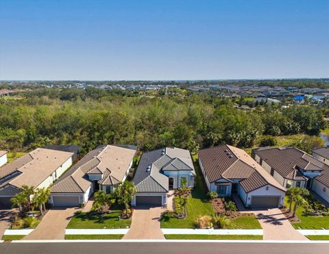 A home in PALMETTO