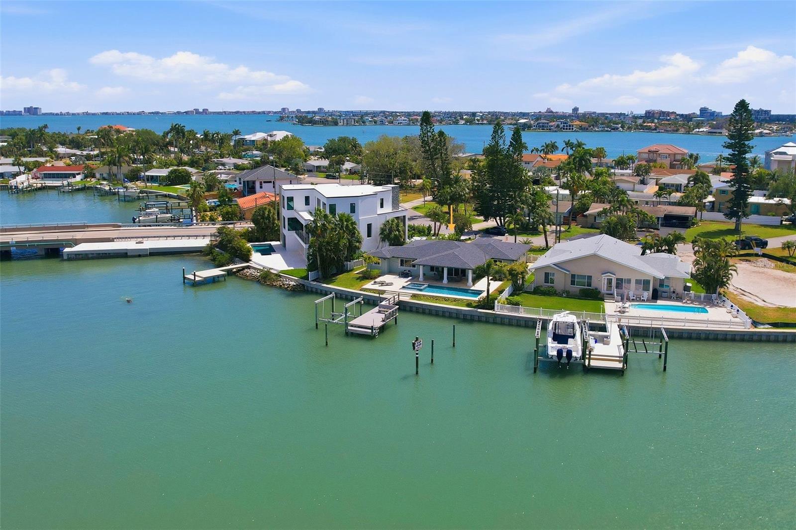 PASADENA ISLE - Residential