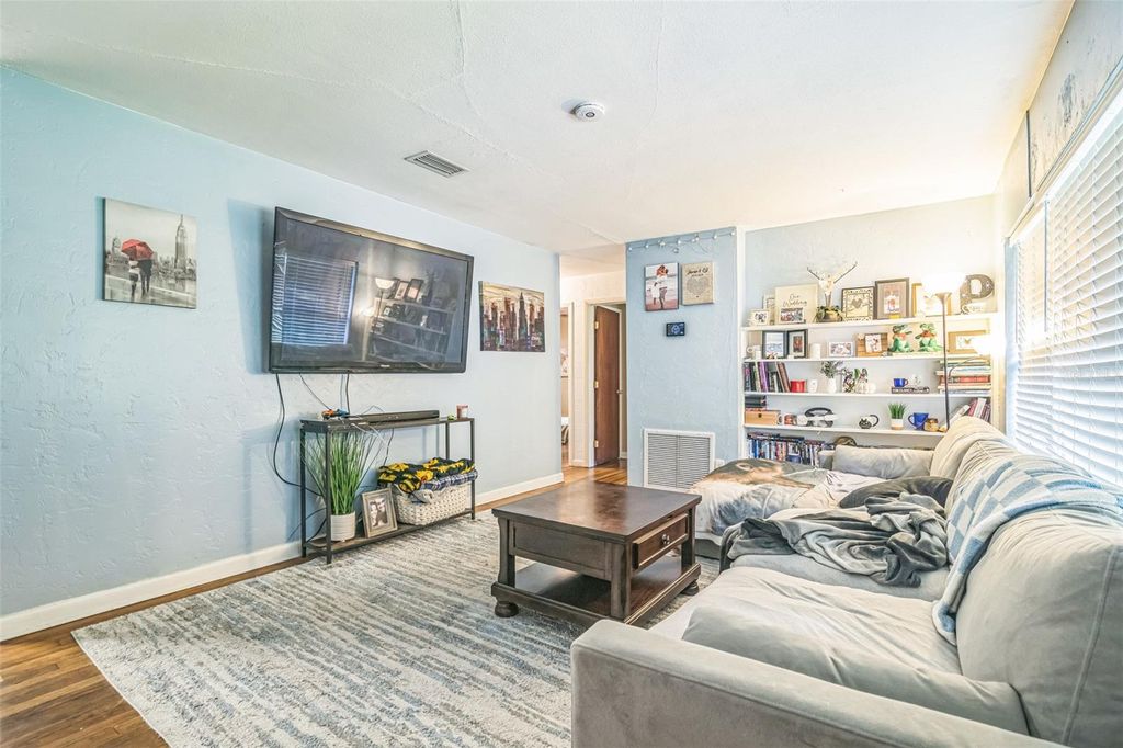 Photo of 418 NW 27th Terrace, Gainesville, FL 32607 (MLS # FC310474)