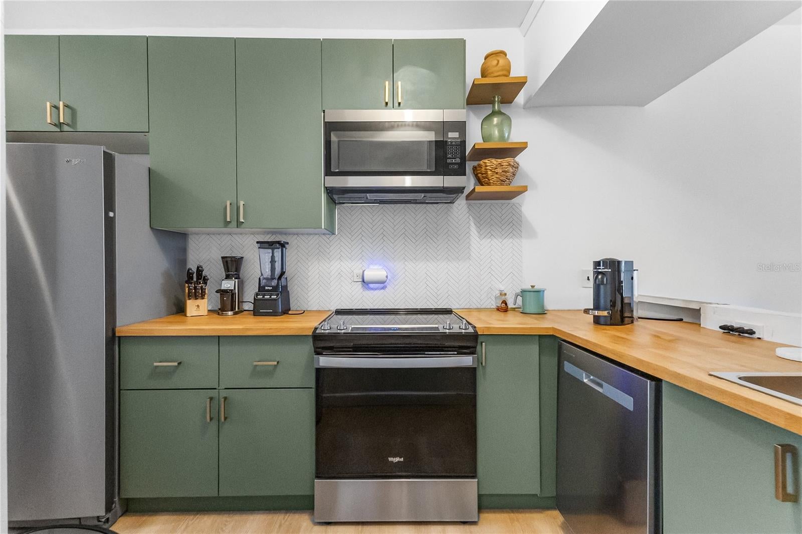 180 CRESCENT COVE COVE SE 46