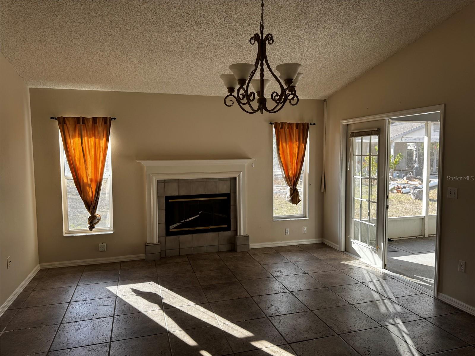 ADAMS LT 4 - Residential