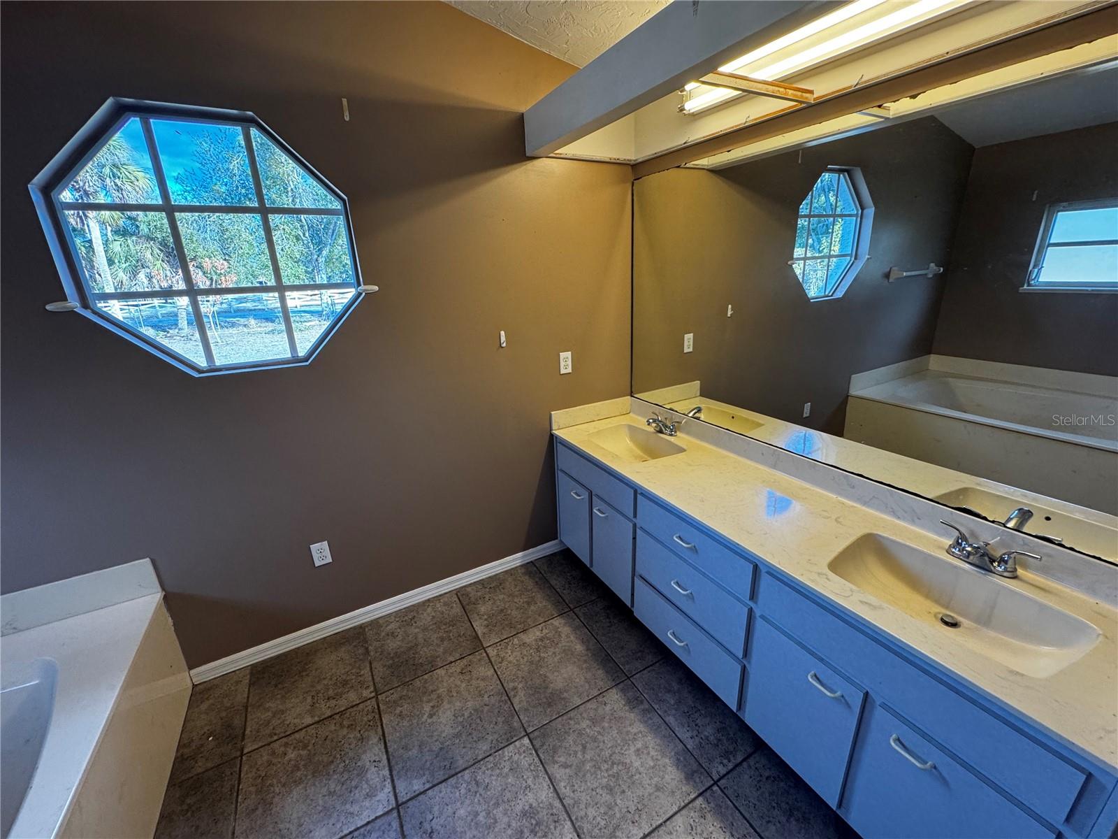 ADAMS LT 4 - Residential