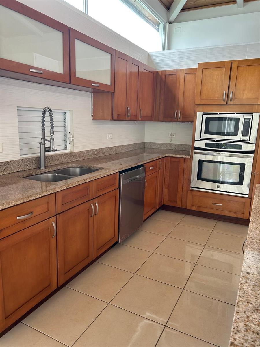 LOS SUENOS EN CIUDAD JARDIN GURABO - Residential