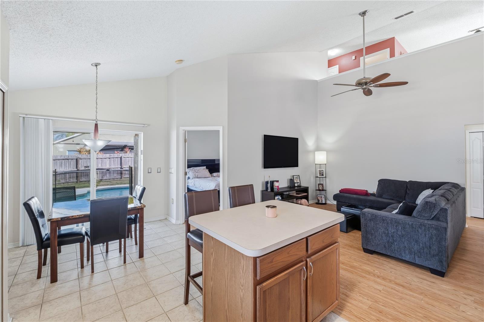 ANDOVER CAY PH 02 48/19 - Residential