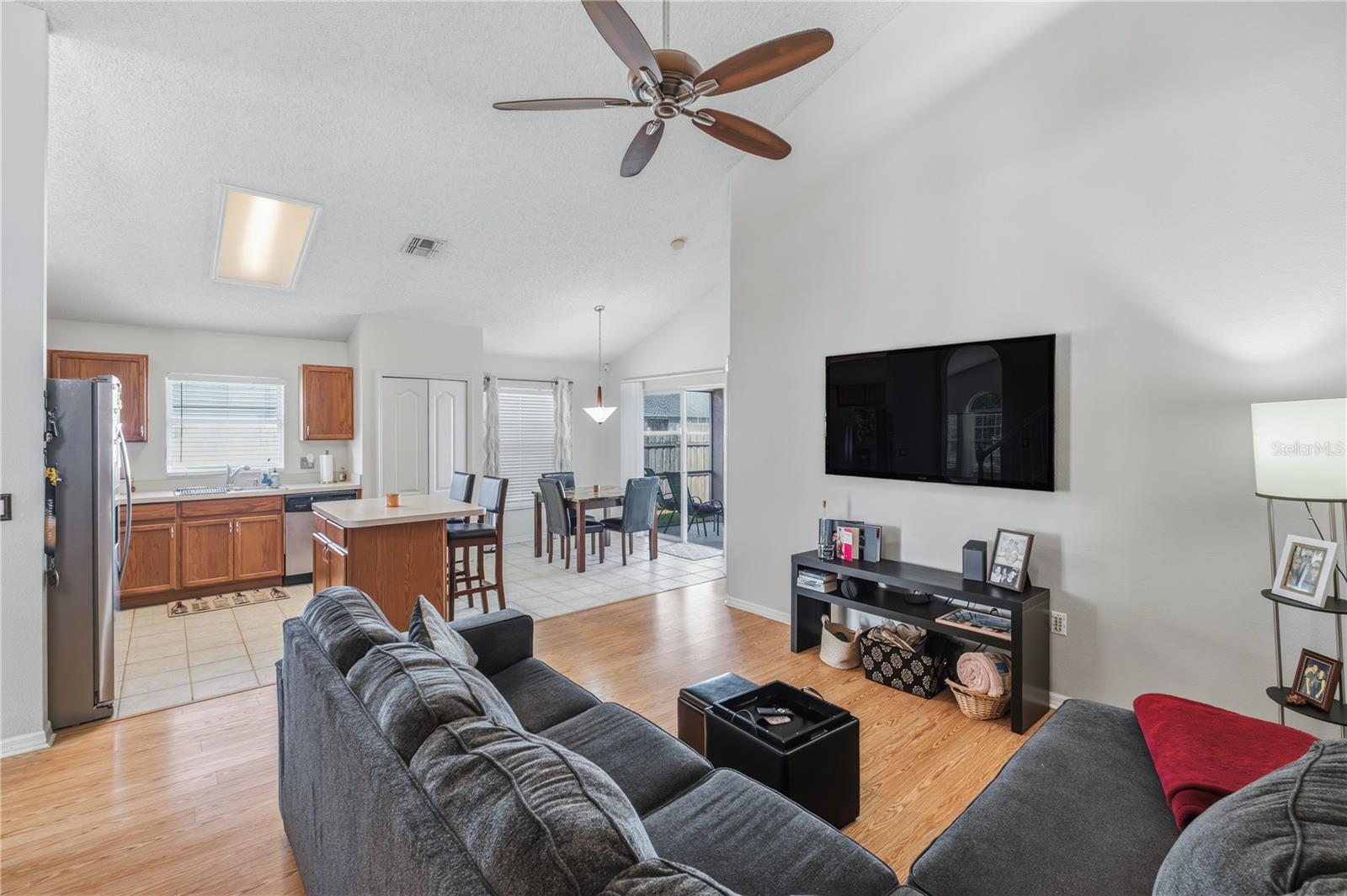 ANDOVER CAY PH 02 48/19 - Residential