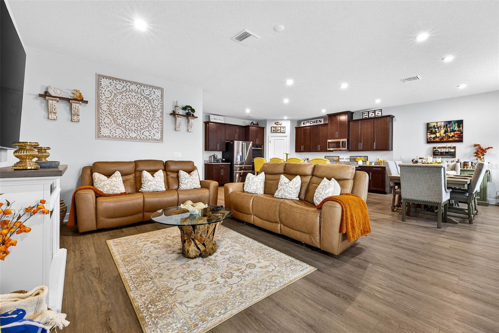 CHAPEL CRK VLGS 7 & 8 PH 1-3 - Residential