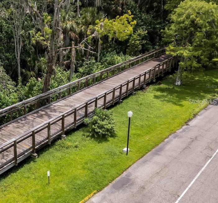 LAKESIDE CONDO APTS - Residential Lease