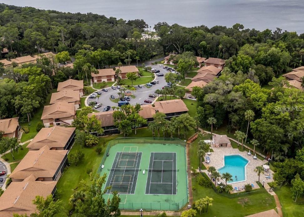 LAKESIDE CONDO APTS - Residential Lease