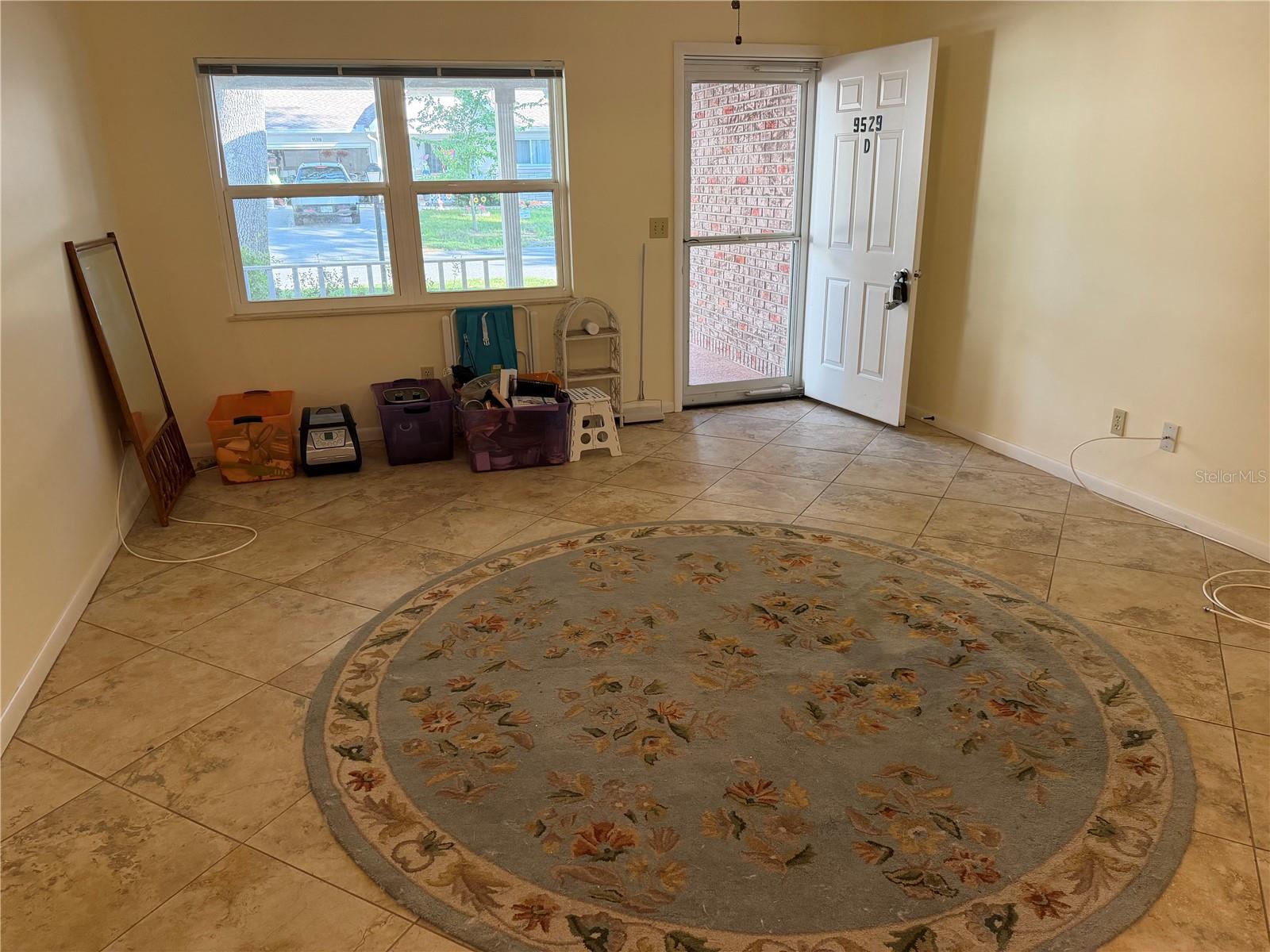 ON TOP OF THE WORLD - Residential