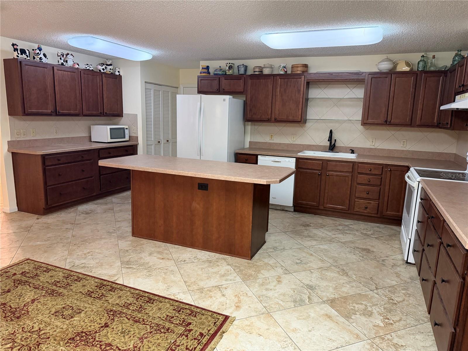 ON TOP OF THE WORLD - Residential